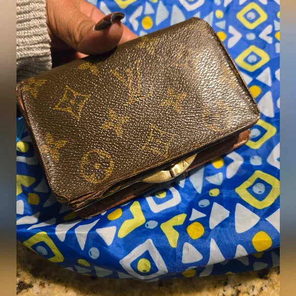 Louis Vuitton Monogram Wallet-WELL LOVED! - Picture 4 of 9